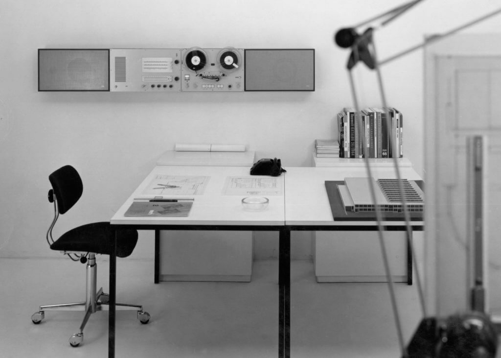 Braun wall unit consisted of control unit (TS 45), tape recorder (TG 60) and two loudspeakers (L 450).
